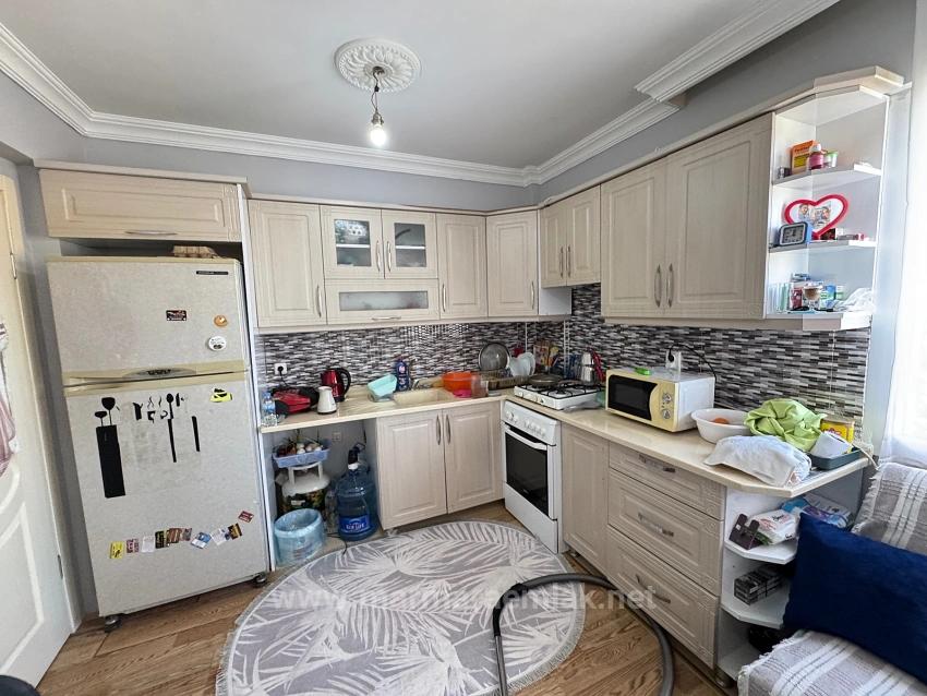 2+1-Zimmer-Sommerapartment Im Mittleren Stockwerk Zum Verkauf Im Zentrum Von Ürkmez