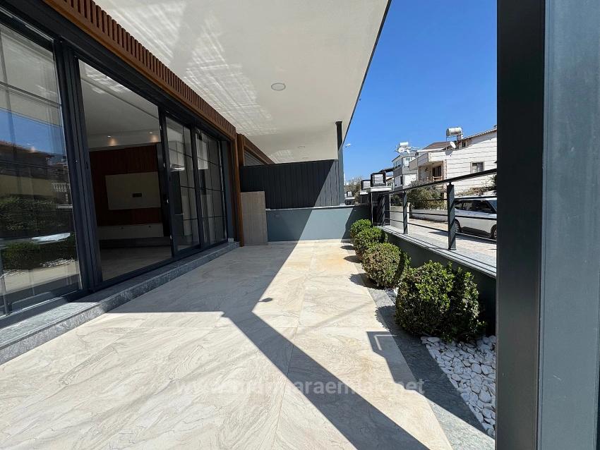 3+1 Villa Mit Garten Zum Verkauf In Ürkmez, Seferihisar, İzmir, 40 Meter Vom Meer Entfernt.