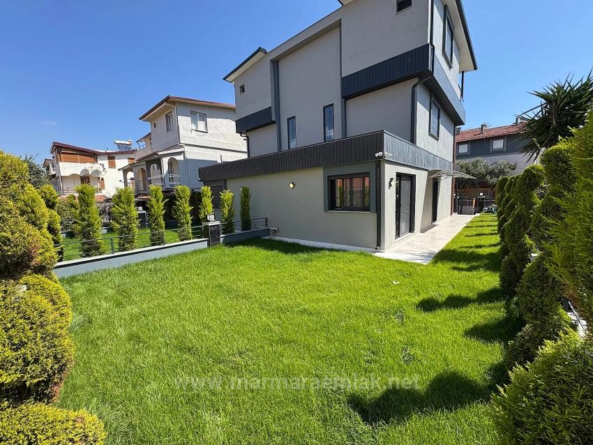 3+1 Villa Mit Garten Zum Verkauf In Ürkmez, Seferihisar, İzmir, 40 Meter Vom Meer Entfernt.