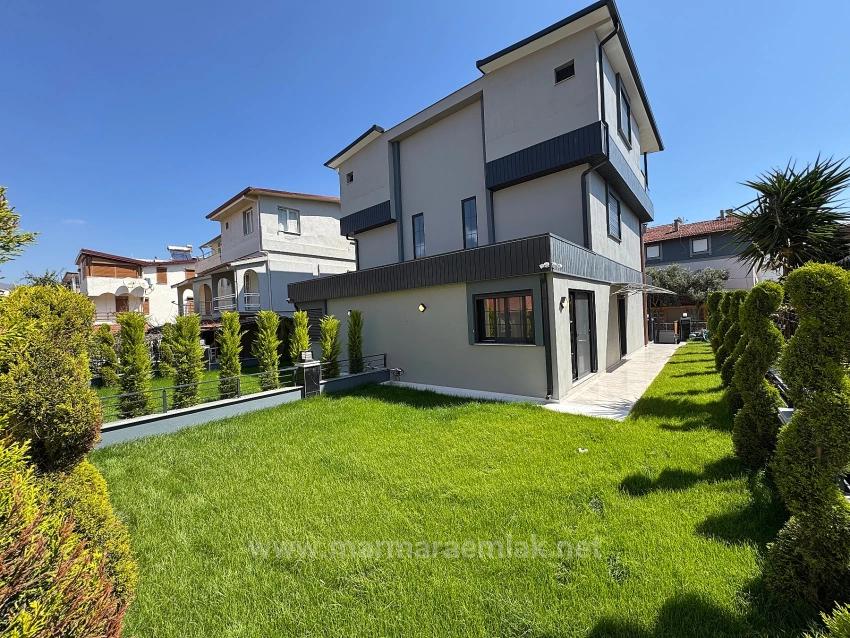 3+1 Villa Mit Garten Zum Verkauf In Ürkmez, Seferihisar, İzmir, 40 Meter Vom Meer Entfernt.