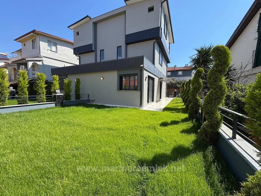 3+1 Villa Mit Garten Zum Verkauf In Ürkmez, Seferihisar, İzmir, 40 Meter Vom Meer Entfernt.