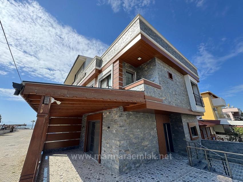 3+1 Ultra-Luxusvilla Zum Verkauf In Seferihisar Ürkmez, 40 Meter Vom Meer Entfernt.