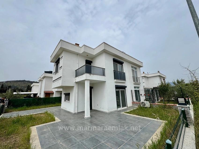 2+1 Sommervilla Mit Garten Zum Verkauf In Doğanbey, Seferihisar, İzmir