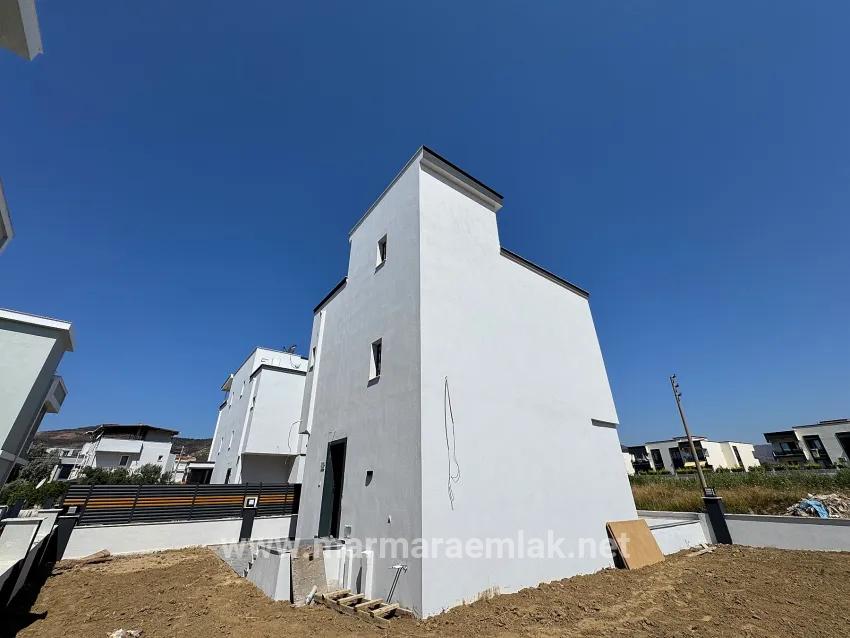 2+1 Sommervilla Mit Garten Zum Verkauf In Doğanbey, Seferihisar, İzmir