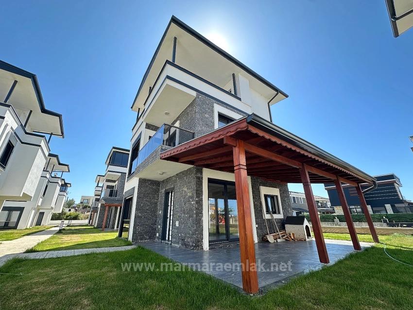 3+1-Zimmer Einfamilienhaus Zu Verkaufen in Cumhuriyet Bz. Seferihisar Doğanbey - 160 m²