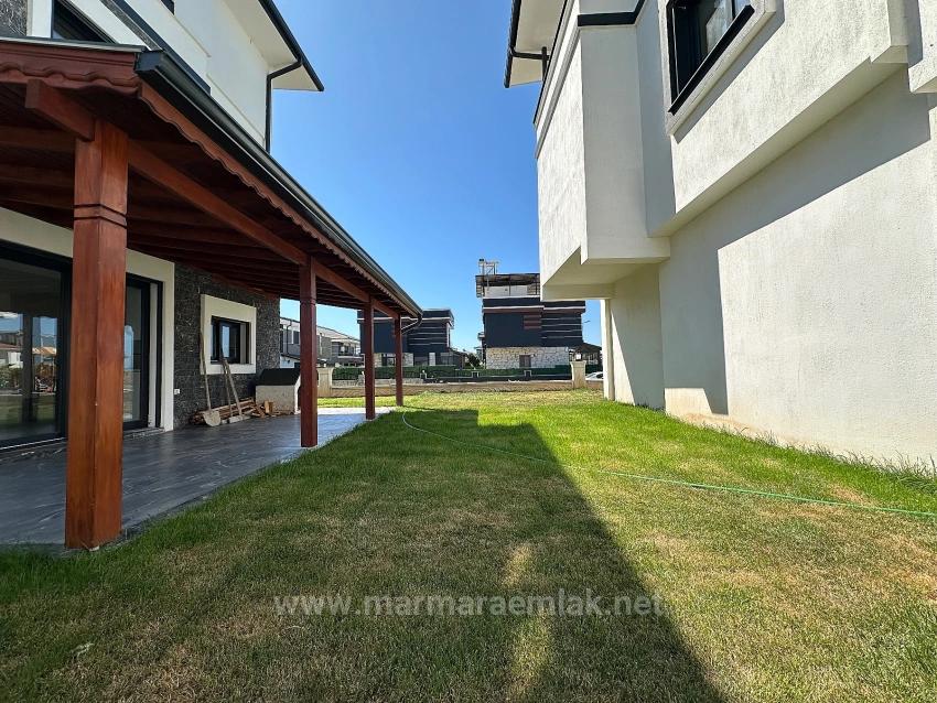 Freistehendes Sommerhaus Mit Garten Zum Verkauf In Doğanbey, Seferihisar, İzmir. 3+1 Zimmer.