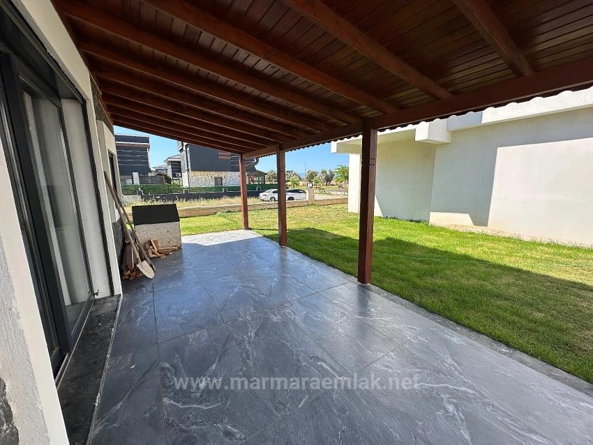 Freistehendes Sommerhaus Mit Garten Zum Verkauf In Doğanbey, Seferihisar, İzmir. 3+1 Zimmer.