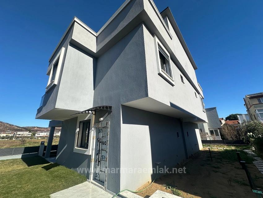 3+1 Sommerhaus Mit Garten Zum Verkauf In Doğanbey, Seferihisar, İzmir