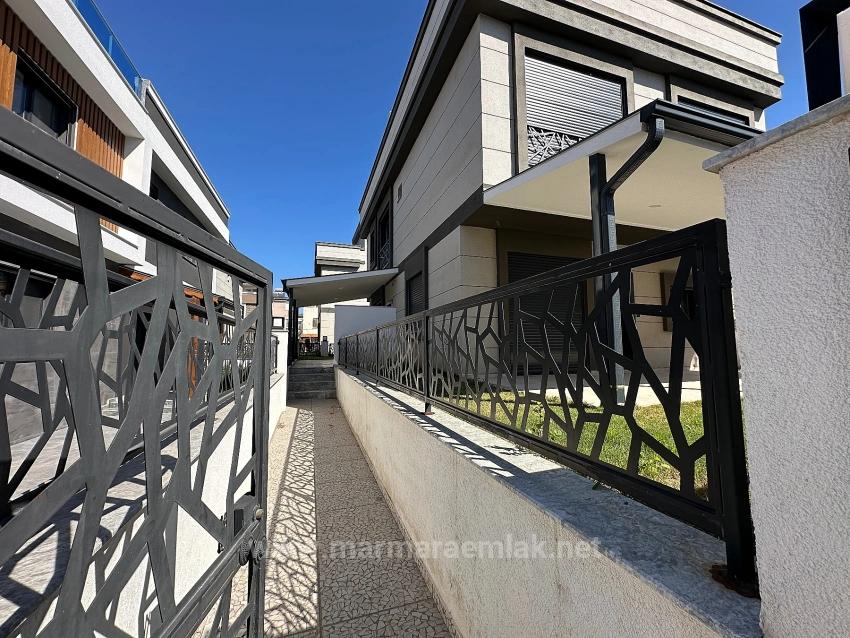 2+1 Sommervilla Mit Garten Zum Verkauf In İzmir Seferihisar Doğanbey