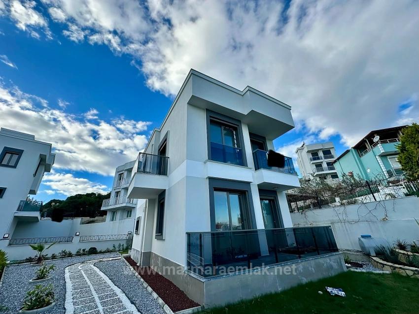 3+1 Freistehende Villa Zum Verkauf In Seferihisar Akarca, Mit Blick Auf Das Meer.