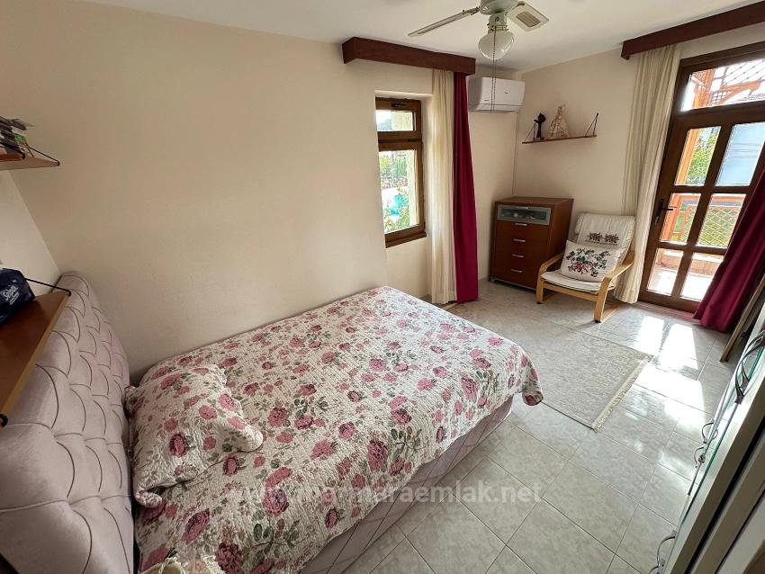 3+1 Villa Zum Verkauf In Seferihisar Ürkmez Site Mit Pool