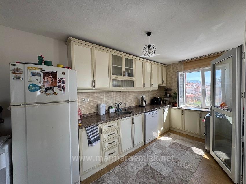 2+1 Sommerapartment Zum Verkauf In Menderes Gümüldür, Direkt Am Meer.