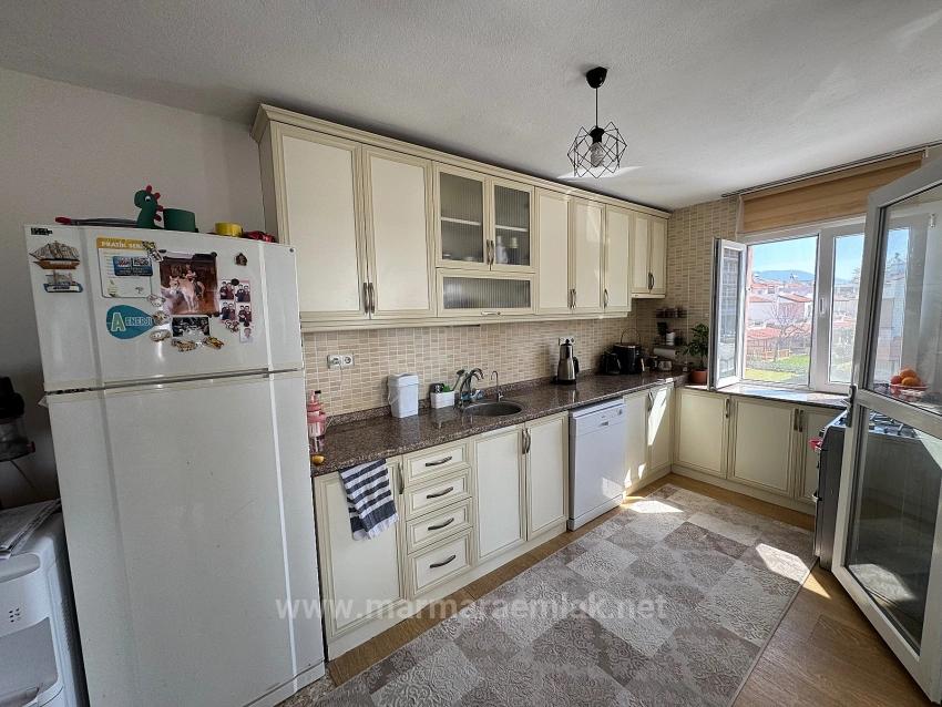 2+1 Sommerapartment Zum Verkauf In Menderes Gümüldür, Direkt Am Meer.