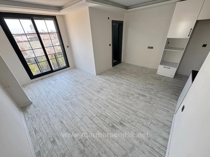 1+1-Zimmer-Wohnung Im Mittleren Stockwerk Zum Verkauf In Seferihisar Doğanbey, 60 Meter Vom Meer Entfernt.