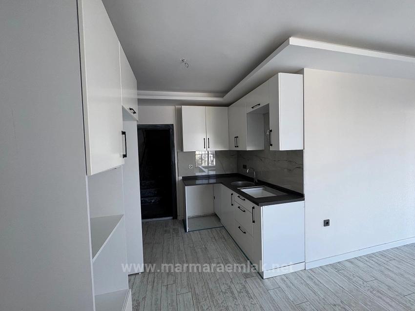 1+1-Zimmer-Wohnung Im Mittleren Stockwerk Zum Verkauf In Seferihisar Doğanbey, 60 Meter Vom Meer Entfernt.