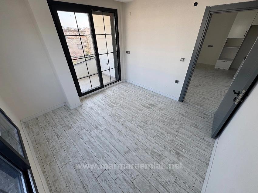 1+1-Zimmer-Wohnung Im Mittleren Stockwerk Zum Verkauf In Seferihisar Doğanbey, 60 Meter Vom Meer Entfernt.