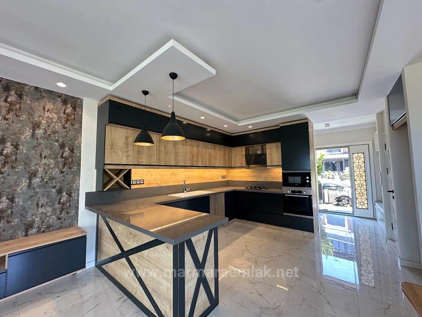 Freistehende Villa Mit Garten, 4+1 Zimmer, Zu Verkaufen In Ürkmez, Seferihisar, İzmir, 60 Meter Vom Meer Entfernt.