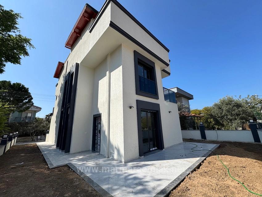 3+1 Villa Mit Garten Zum Verkauf In Gumuldur, 600 Meter Vom Meer Entfernt