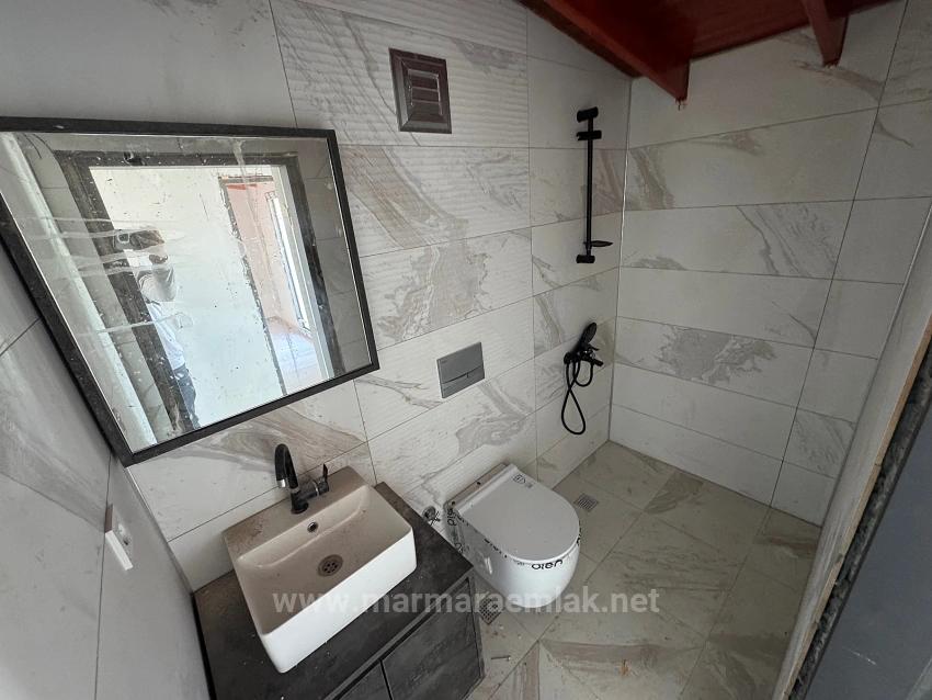 3+1 Villa Mit Garten Zum Verkauf In Gumuldur, 600 Meter Vom Meer Entfernt