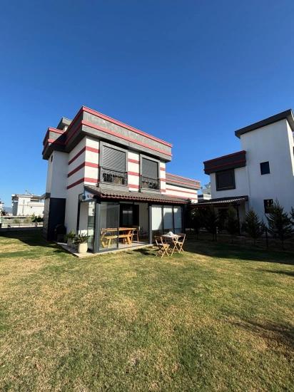 3+1 Sommervilla Mit Garten Zum Verkauf In Doğanbey, Seferihisar, İzmir