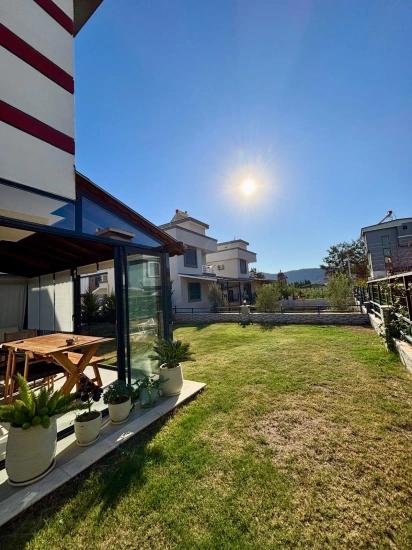 3+1 Sommervilla Mit Garten Zum Verkauf In Doğanbey, Seferihisar, İzmir