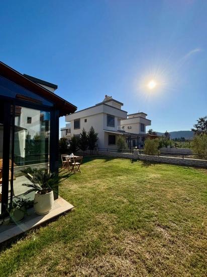 3+1 Sommervilla Mit Garten Zum Verkauf In Doğanbey, Seferihisar, İzmir