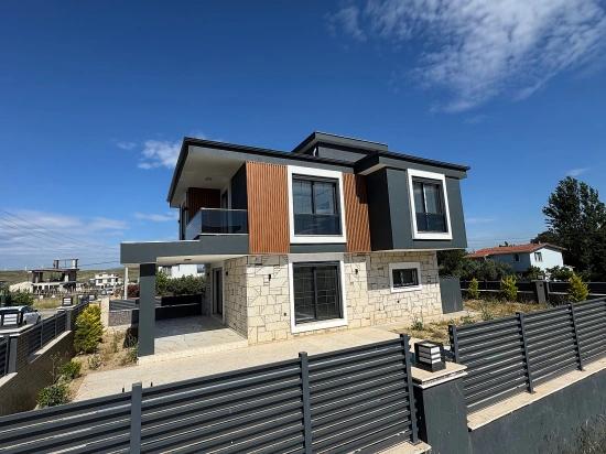 3+1, 350 M², Freistehende Villa Mit Pool Zum Verkauf In Seferihisar, Izmir.