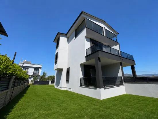 Von Marmara Emlak, In İzmir Seferihisar Doğanbey, Zu Verkaufen: 3+1 Geräumige Villen Mit Großem Garten
