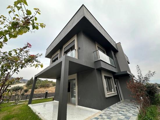 Sommervilla Mit 3+1 Bädern In Doğanbey, Seferihisar, Nur 50 Meter Vom Meer Entfernt, Zu Verkaufen