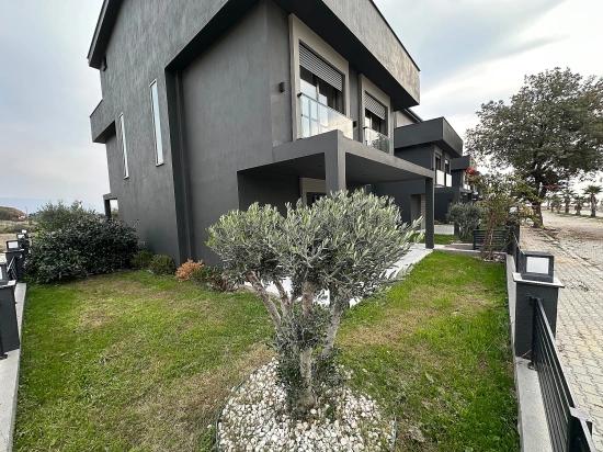 Sommervilla Mit 3+1 Bädern In Doğanbey, Seferihisar, Nur 50 Meter Vom Meer Entfernt, Zu Verkaufen