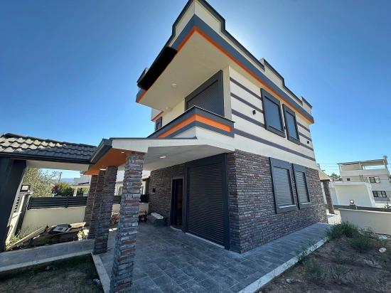 Freistehende Villa Mit Garten, 3+1 Zimmer, Zum Verkauf In Doğanbey, Seferihisar, İzmir.