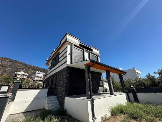 Freistehende Villa Mit Garten, 3+1 Zimmer, Zum Verkauf In Doğanbey, Seferihisar, İzmir.