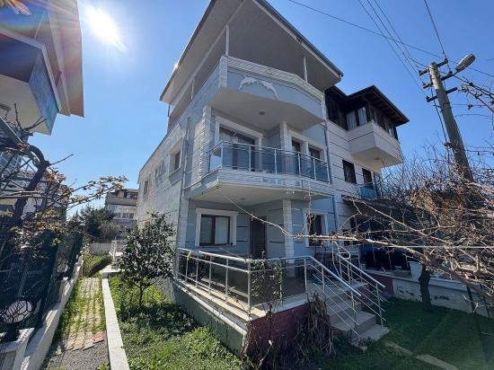 2+1 Sommervilla Mit Garten Zum Verkauf In Doğanbey, Seferihisar, İzmir