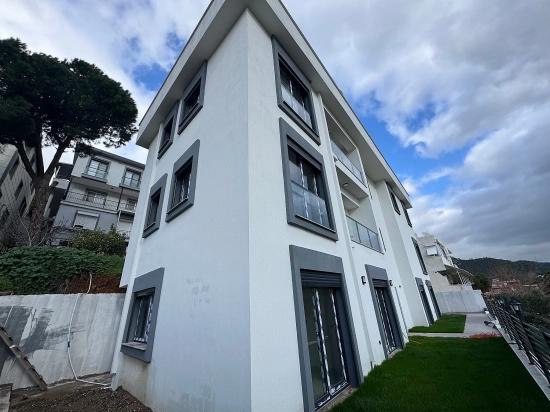 2+1 Wohnung Mit Garten Zum Verkauf In Menderes Gumuldur