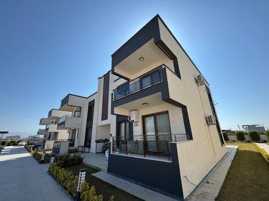 1+1 Wohnung Zum Verkauf In Einem Komplex Mit Pool In Doğanbey, Seferihisar