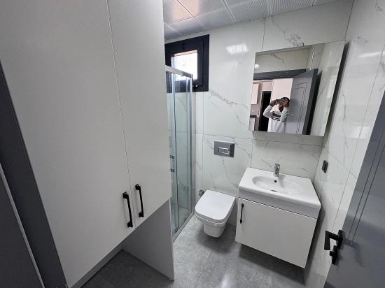 1+1-Zimmer-Wohnung Im Mittleren Stockwerk Zum Verkauf In Seferihisar Doğanbey, 60 Meter Vom Meer Entfernt.