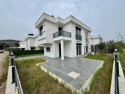 2+1 Sommervilla Mit Garten Zum Verkauf In Doğanbey, Seferihisar, İzmir