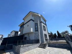 3+1-Zimmer Einfamilienhaus Zu Verkaufen in Cumhuriyet Bz. Seferihisar Doğanbey - 250 m²