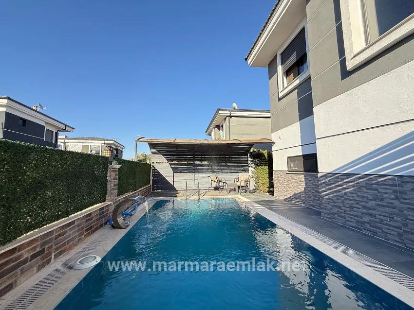 3+1-Zimmer Einfamilienhaus Zu Verkaufen in Cumhuriyet Bz. Seferihisar Doğanbey - 320 m²