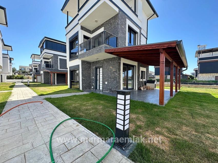 3+1-Zimmer Einfamilienhaus Zu Verkaufen in Cumhuriyet Bz. Seferihisar Doğanbey - 160 m²