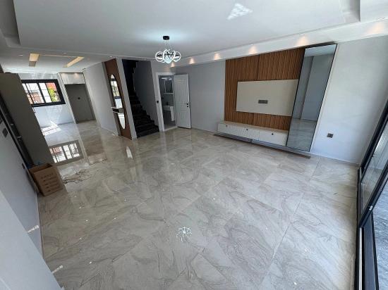 3+1 Villa Mit Garten Zum Verkauf In Ürkmez, Seferihisar, İzmir, 40 Meter Vom Meer Entfernt.