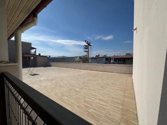 2+1 Sommerwohnung Zum Verkauf Im Ürkmez Center, Seferihisar, İzmir