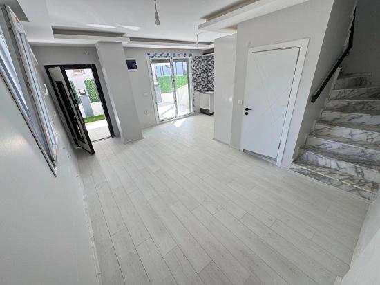 2+1 Sommerhausvilla Mit Garten Zum Verkauf In İzmir Seferihisar Doğanbey Payamlı