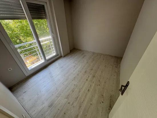 İzmir Seferihisar Ürkmez'de Verkaufliche 2+1 Wohnung Zum Meer 450 Meter
