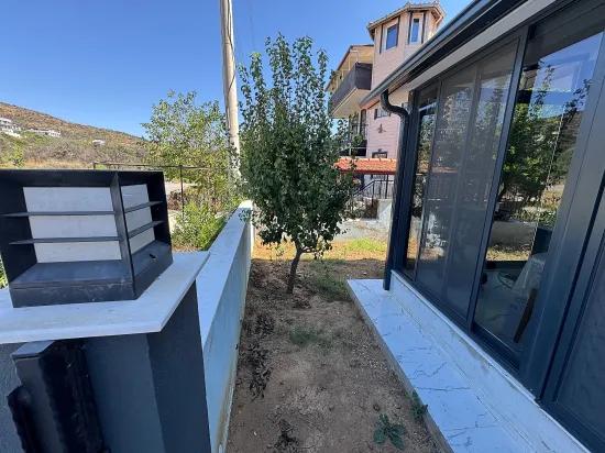 İzmir Seferihisar Doğanbey'de Satılık Bahçeli 2+1 Yazlık Villa Wird Zu İzmir Seferihisar Doğanbey'de Verkauf Bahceli 2+1 Sommerhaus Villa. Die Korrekte Übersetzung Lautet: İzmir Seferihisar Doğanbey'de Verkauf Gartenvilla 2+1 Sommerhaus. Die Endgültige Übersetzung Lautet: İzmir Seferihisar Doğanbey'de Verkauf Gartenvilla 2+1 Sommerhaus Wird Zu: İzmir Seferihisar Doğanbey'de Zu Verkaufen Gartenvilla 2+1 Sommerhaus. Die Genaue Übersetzung Ist: İzmir Seferihisar Doğanbey'de Zu Verkaufen Gartenvilla 2+1 Sommerhaus. Die Übersetzung Ohne Die Türkischen Wörter Lautet Nicht Korrekt, Daher Lautet Die Korrekte Übersetzung: İzmir Seferihisar Doğanbey'de Zu Verkaufen 2+1 Gartenvilla Sommerhaus. Die Korrekte Übersetzung Ohne Türkische Wörter Lautet: İzmir Seferihisar Doğanbey Zu Verkaufen 2+1 Gartenvilla Sommerhaus. Die Genaue Übersetzung Lautet: İzmir Seferihisar Doğanbey Zu Verkaufen 2+1 Sommerhaus Mit Garten. Die Endgültige Übersetzung Lautet: İzmir Seferihisar Doğanbey Zu Verkaufen 2+1 Sommerhaus Mit Garten. Die Korrekte Übersetzung Lautet: In İzmir Seferihisar Doğanbey Zu Verkaufen 2+1 Sommerhaus Mit Garten. Die Genaue Übersetzung Lautet: In İzmir Seferihisar Doğanbey 2+1 Sommerhaus Mit Garten Zu Verkaufen. Die Endgültige Übersetzung Lautet: 2+1 Sommerhaus Mit Garten In İzmir Seferihisar Doğanbey Zu Verkaufen.