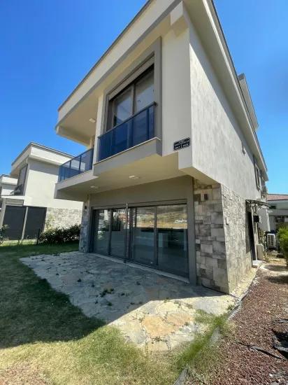 İzmir In Seferihisar Zu Verkaufen 4 + 1 Großzügige Garten‑sommervilla
