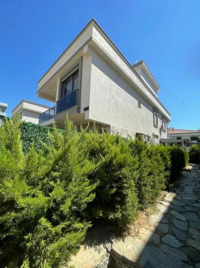 İzmir In Seferihisar Zu Verkaufen 4 + 1 Großzügige Garten‑sommervilla