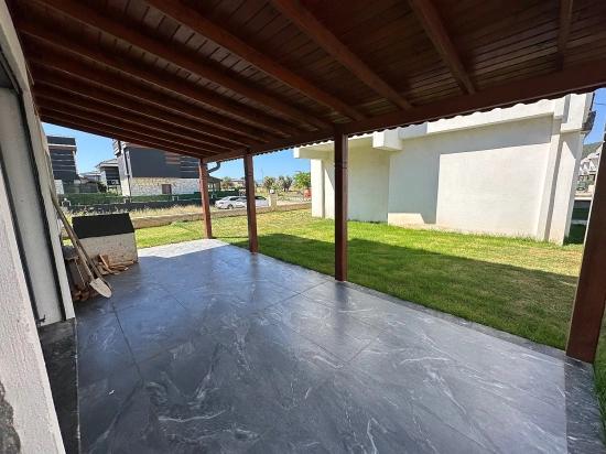 Freistehendes Sommerhaus Mit Garten Zum Verkauf In Doğanbey, Seferihisar, İzmir. 3+1 Zimmer.