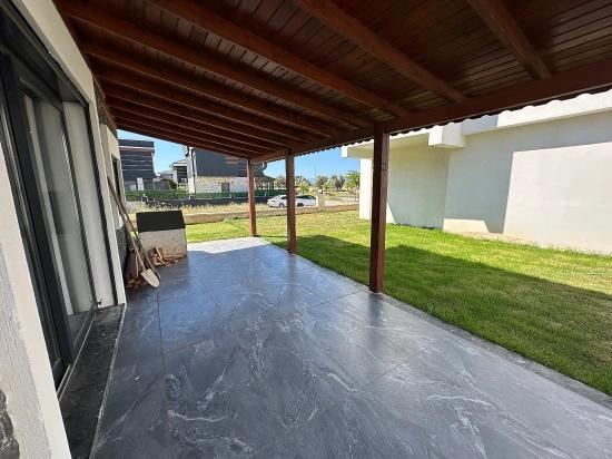 Freistehendes Sommerhaus Mit Garten Zum Verkauf In Doğanbey, Seferihisar, İzmir. 3+1 Zimmer.