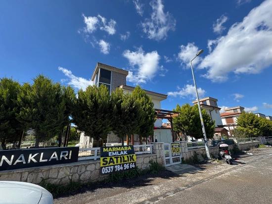 3+1 Villa Mit Garten Und Pool Zum Verkauf In Doğanbey, Seferihisar, İzmir